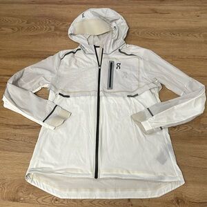 On cloud jacket size XL